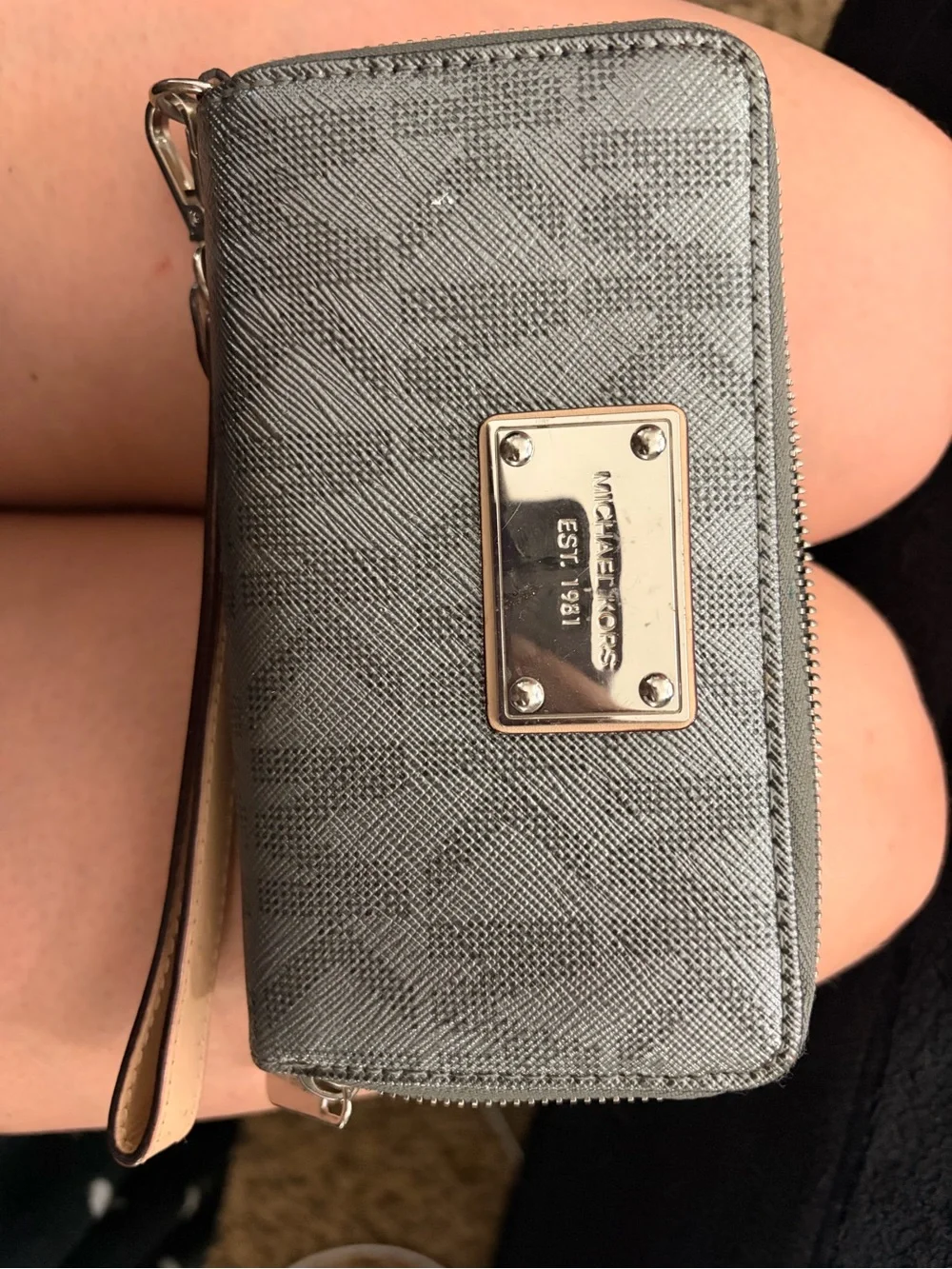 Michael Kors Silver-Gray Saffiano Zip Card Wallet - Picture 1 of 2